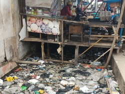 1700 small saluran air jl raya muara baru penuh sampah