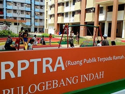 2006 small anak anak kalijodo senang bermain di rptra pulogebang