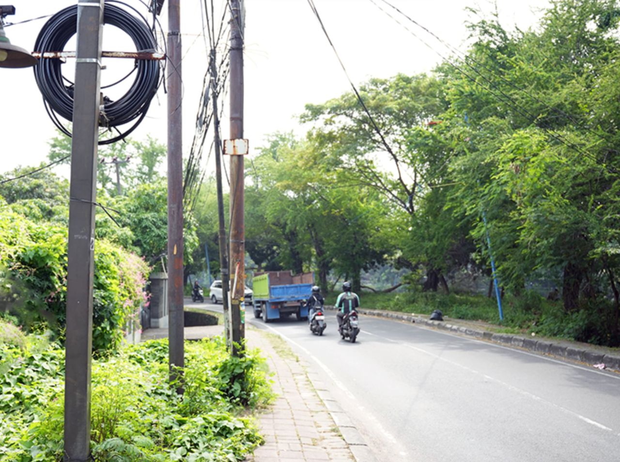 Pasukan Kuning Tuntas Rapikan Kabel Udara di Jalan Pedongkelan Raya ...
