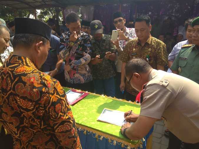 Sambutan Kepala Desa Di Acara Kematian Kepala Desa