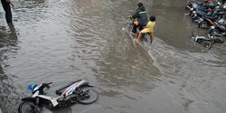 42377 small ini penyebab banjir di simpang borobudur malang