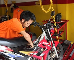 55205 small %28lowongan kerja%29 dibutuhkan montir mekanik di jim motor %28wawancara langsungwalk in interview%29