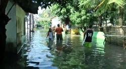 59653 small perumahan pondok hijau permai bekasi masih terendam banjir