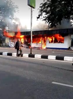 61942 small imbas unjuk rasa 22 mei sejumlah jalan ditutup di pontianak