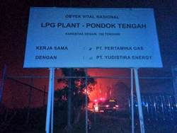 62106 small pertamina pondok tengah terbakar