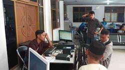 63749 small server bermasalah sudah sebulan lebih disdukcapil palu tidak layanani pembuatan e ktp