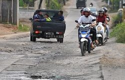 64179 small dekat kantor bupati bekasi kondisi jalan desa ini rusak