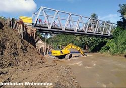 64181 small terdampak banjir pemerintah berupaya pulihkan akses jalan di sulteng