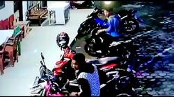 64325 small 2 pelaku curanmor beraksi di depan kantor masjid jami khairunnas