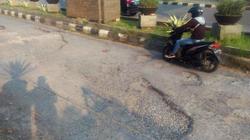 64331 small jalan raya tegar beriman depan ccm bogor rusak parah