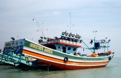 693 small kapal baja pulau untung