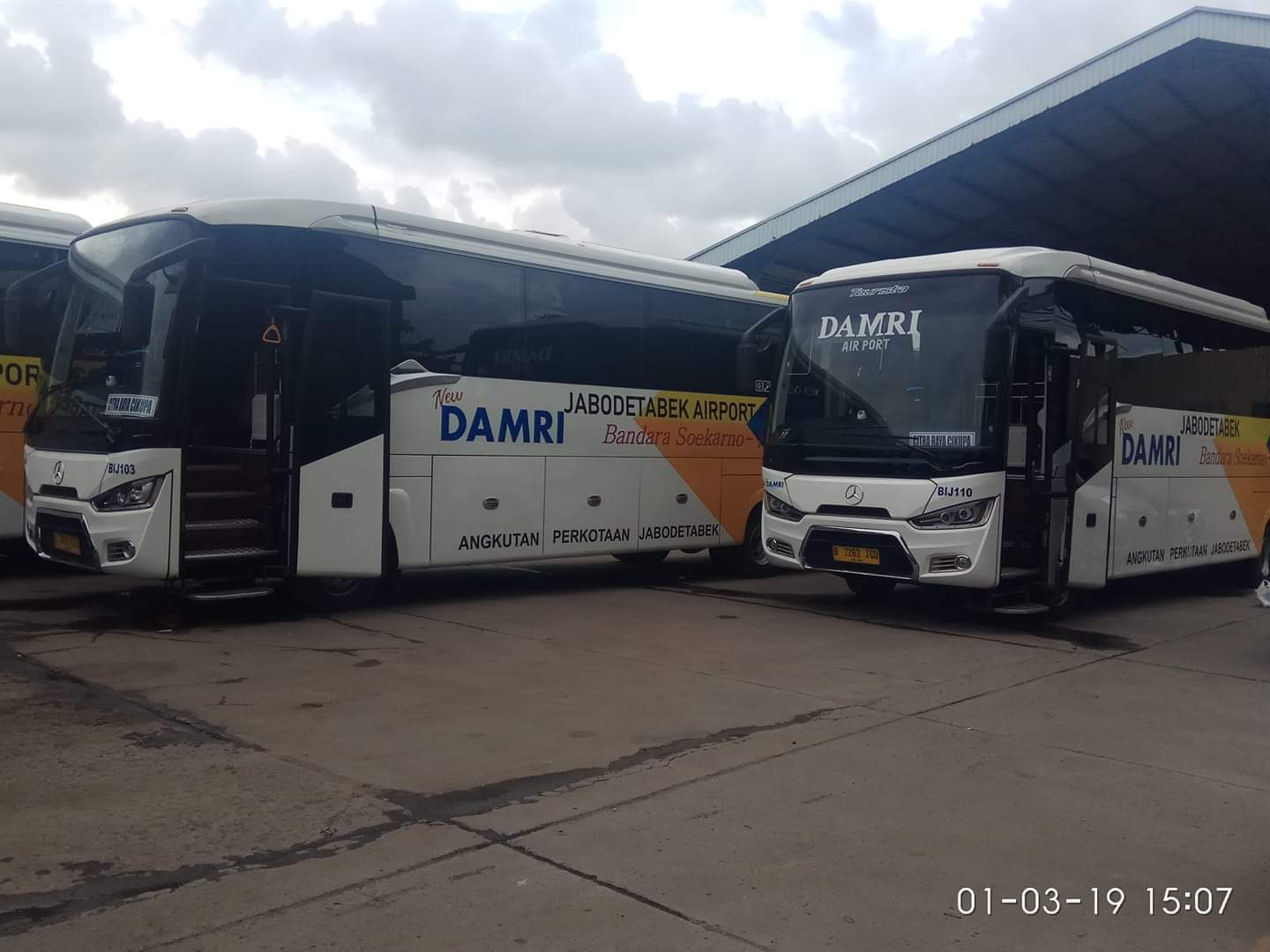 Biaya Sewa Bus Pariwisata DAMRI: Panduan Lengkap dan Faktor-Faktor yang Mempengaruhinya