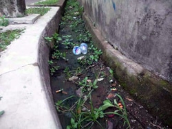 718 small warga kompleks hankam keluhkan saluran tersumbat