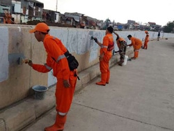 7561 small coretan dinding parapet kampung pulo dibersihkan