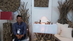 7666 small pria ini 'sulap' limbah kayu jadi produk bernilai jual dan diekspor ke eropa